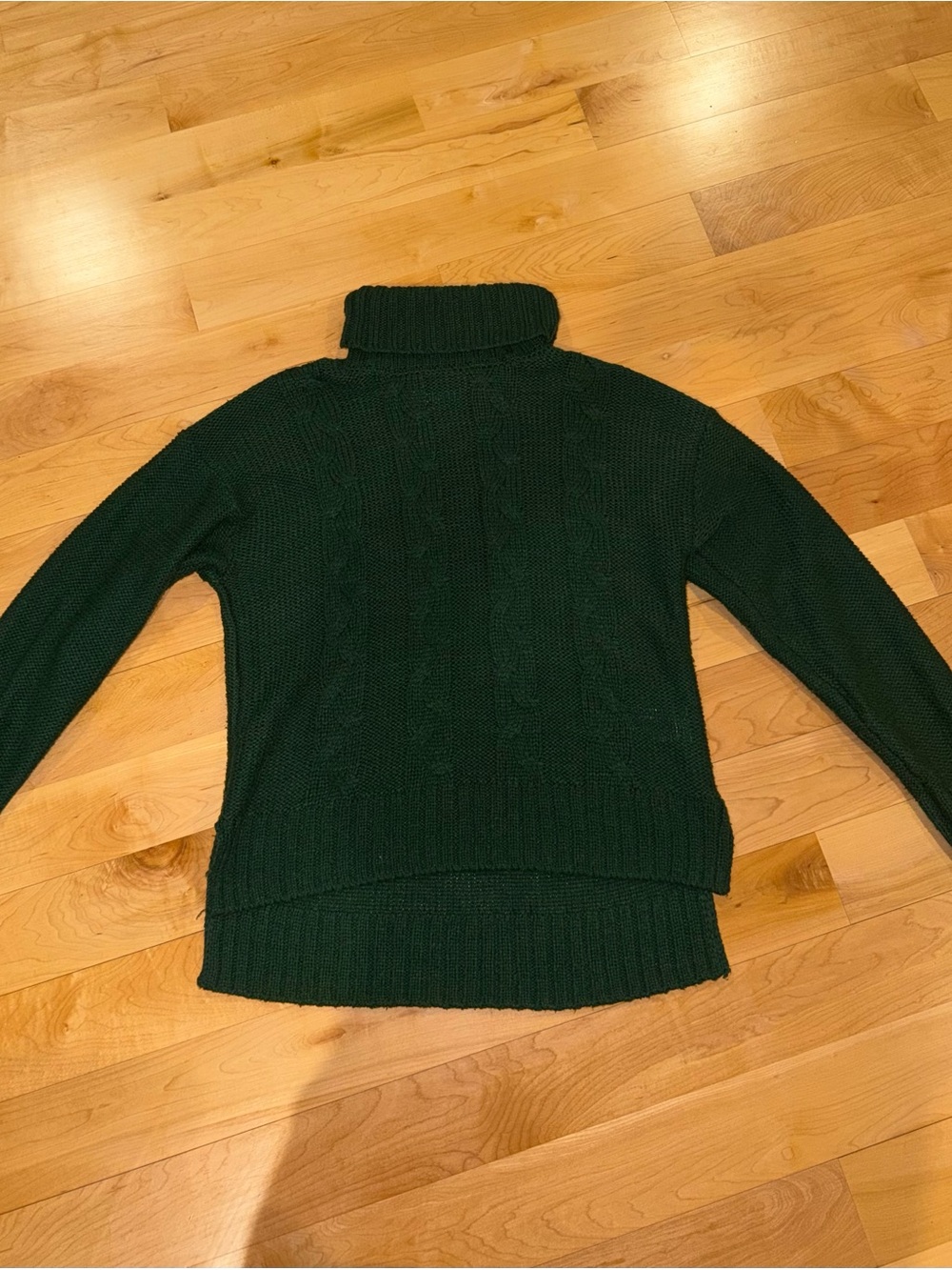 copper key S green knitted turtleneck sweater